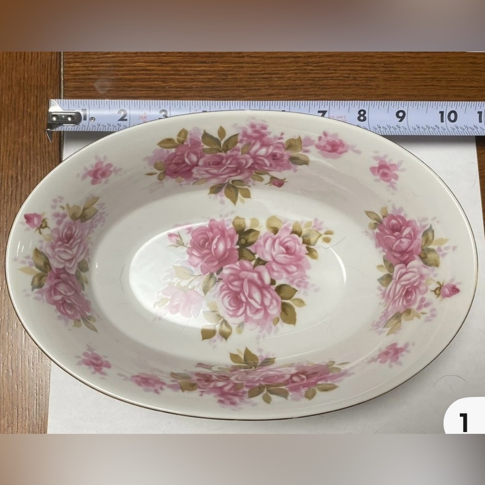 OVAL CHINA BOWL ANDREA BY SADEK 8118 WHITE WITH PINK FLOWERS TRIMMED IN GOLD